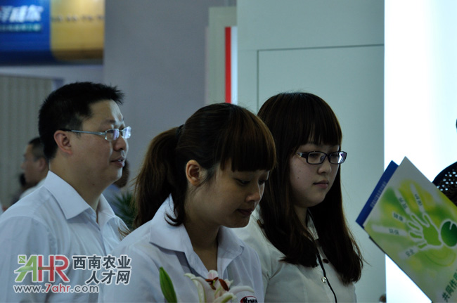 成都2013中國(guó)飼料工業(yè)展覽會(huì)現(xiàn)場(chǎng)美女:企業(yè)接待人員